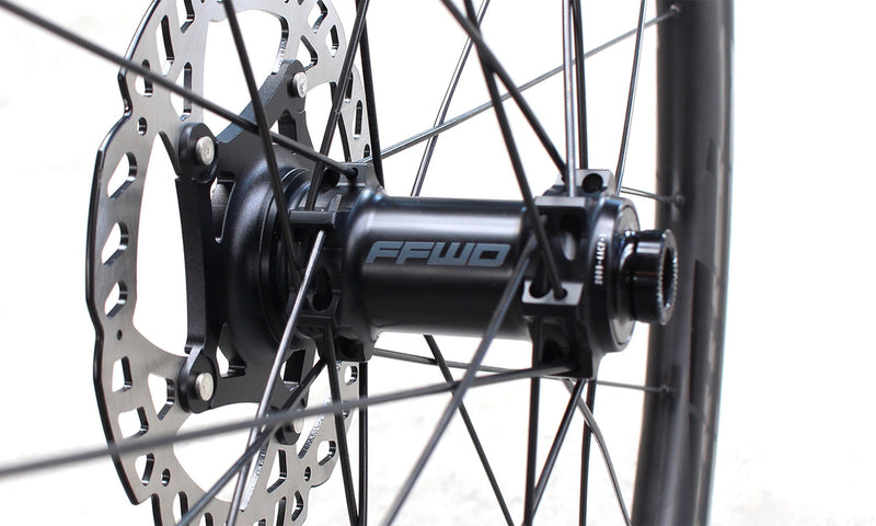 FFWD | TYRO FULL CARBON CLINCHER / 45MM / 1:1 / DISC OR RIM BRAKE / BLACK / WITHOUT WHEELBAG - Imagen 3